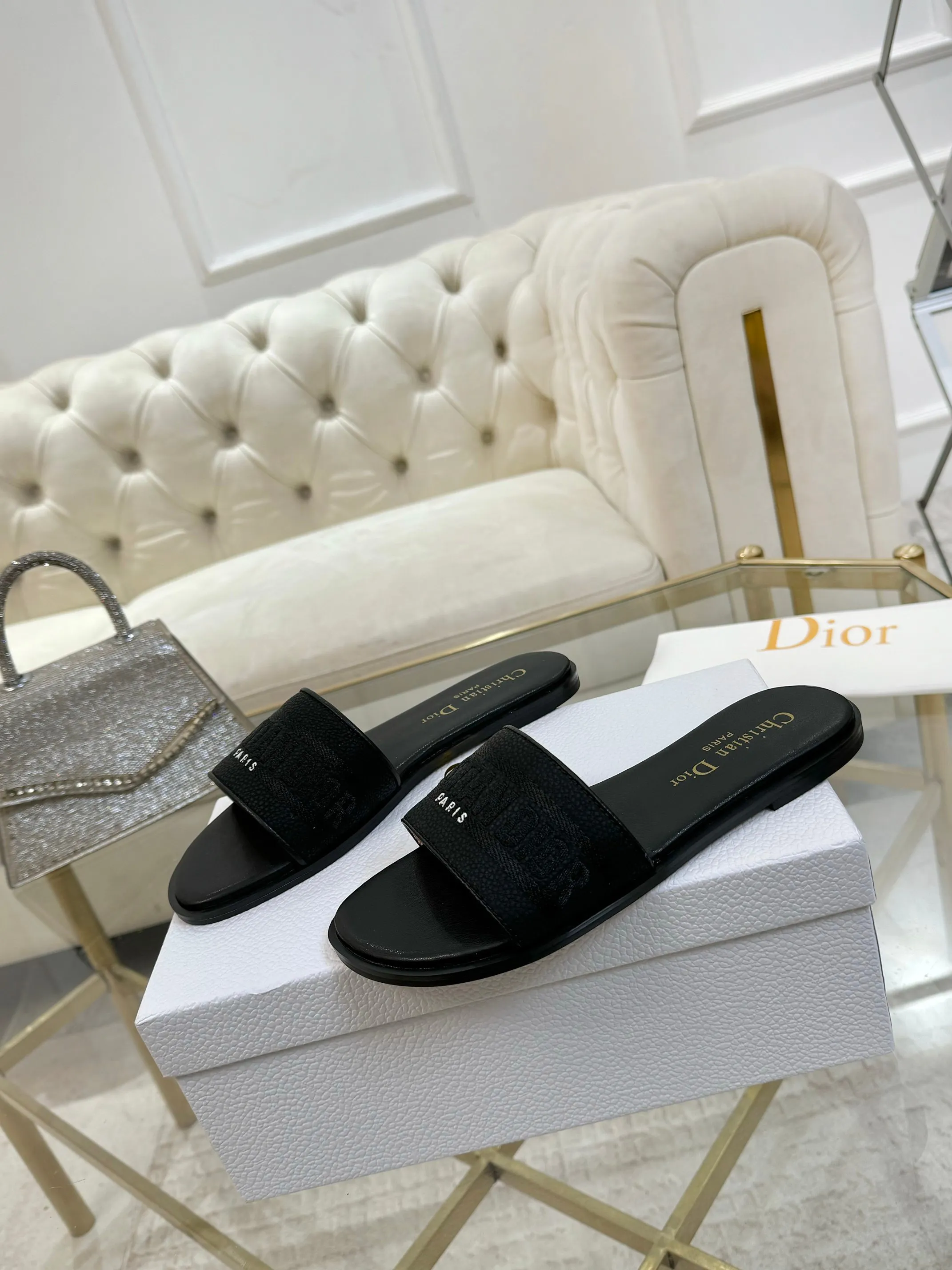 👟👟Ex-factory price 340👟👟 Genuine leather sole +40 Dior new style cowhide surface, sheepskin lining + embroidery process, 5 colors optional, code size 35-42, rubber sole, genuine leather sole +40